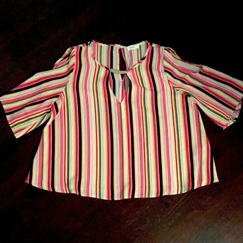 Stripped top XL super fun and cute cold shoulder top